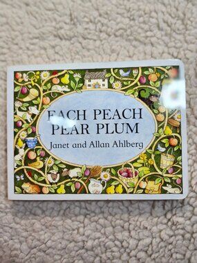 Each Peach Pear Plum Janet and Allan Ahlberg Puffin Board Book 1999 Illustrated